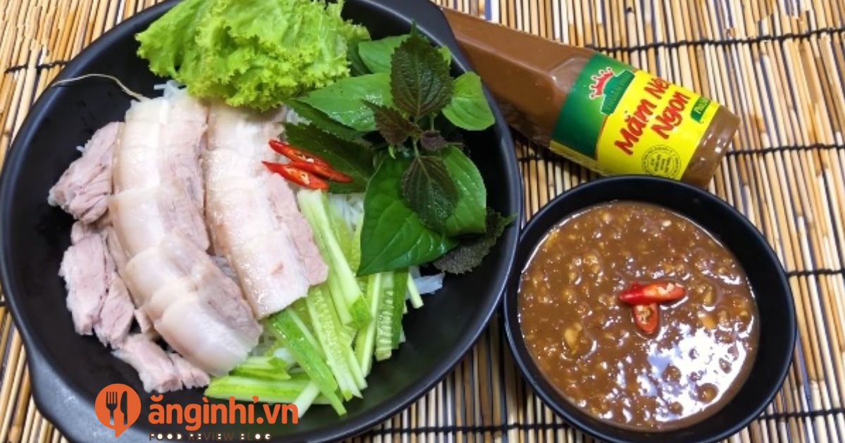 Thịt luộc chấm mắm nêm